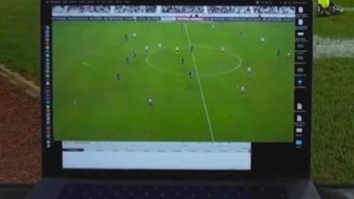'Acımasızca trollendi!' İngilizlerin Rams Park şaşkınlığı: Jose Mourinho için açılan pankart Avrupa'da olay oldu... 21 'Acımasızca trollendi!' İngilizlerin Rams Park şaşkınlığı: Jose Mourinho için açılan pankart Avrupa'da olay oldu...- Futbol