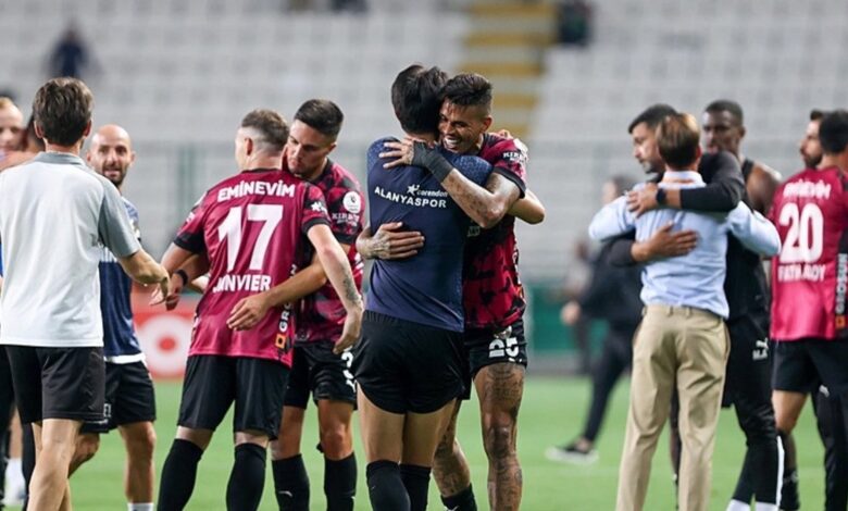 Alanya Konya'da lige tutundu- Futbol