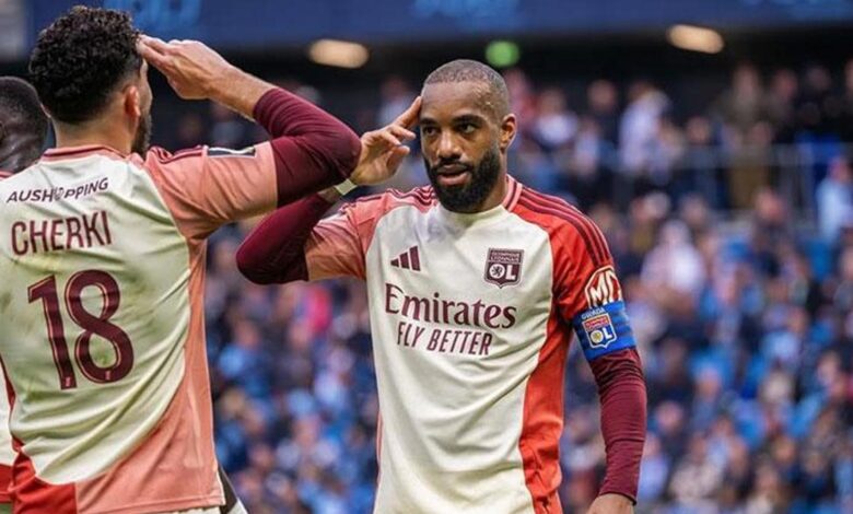 Alexander Lacazzete'e tatsız haber! Maç oynanırken... 11 Alexander Lacazzete'e tatsız haber! Maç oynanırken...- Futbol