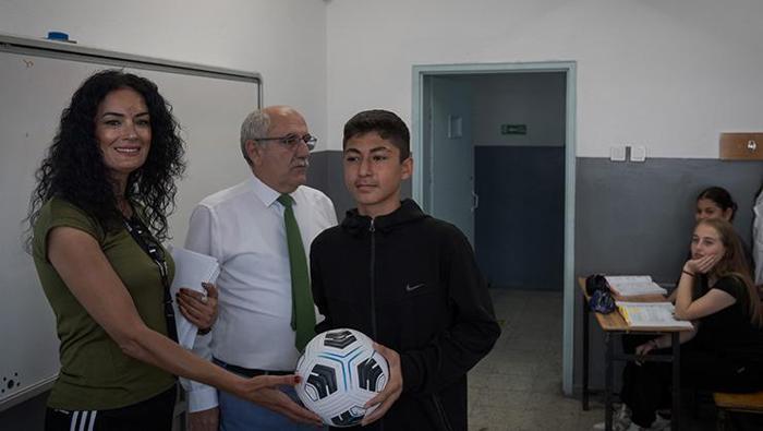 Arda Güler'in mektubu, Ankara'da okuduğu okulun öğrencilerine dağıtıldı 27 Arda Güler'in mektubu, Ankara'da okuduğu okulun öğrencilerine dağıtıldı- Futbol