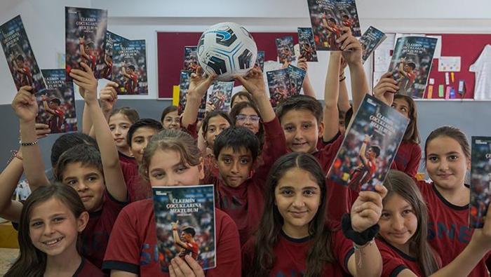 Arda Güler'in mektubu, Ankara'da okuduğu okulun öğrencilerine dağıtıldı 28 Arda Güler'in mektubu, Ankara'da okuduğu okulun öğrencilerine dağıtıldı- Futbol