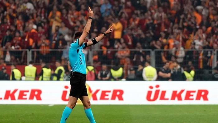 'Barış Alper'in şampiyonluk selfiesine kırmızı kart...' 36. haftanın hakem raporu açıklandı: 5 yıldızlı bilgisayar... 29 'Barış Alper'in şampiyonluk selfiesine kırmızı kart...' 36. haftanın hakem raporu açıklandı: 5 yıldızlı bilgisayar...- Futbol
