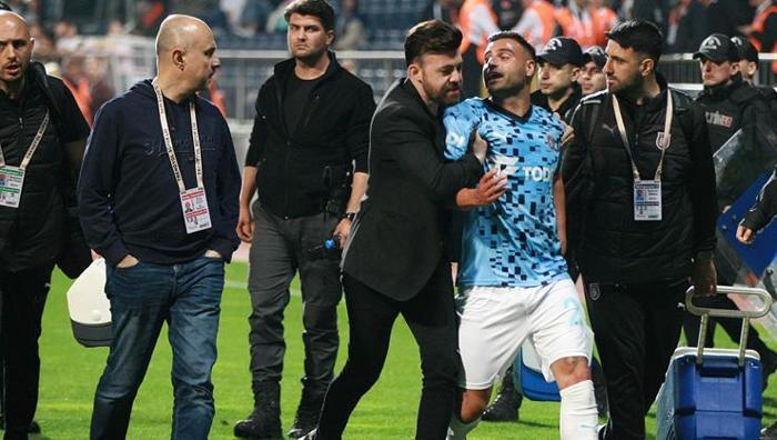 'Barış Alper'in şampiyonluk selfiesine kırmızı kart...' 36. haftanın hakem raporu açıklandı: 5 yıldızlı bilgisayar... 43 'Barış Alper'in şampiyonluk selfiesine kırmızı kart...' 36. haftanın hakem raporu açıklandı: 5 yıldızlı bilgisayar...- Futbol