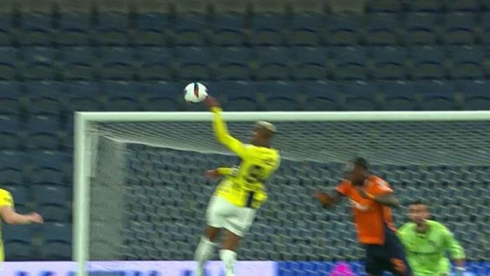 Başakşehir - Fenerbahçe maçına vuran an! Trio ekibi noktayı koydu: 'Bundan daha iyi kanıt yok!' 52 Başakşehir - Fenerbahçe maçına vuran an! Trio ekibi noktayı koydu: 'Bundan daha iyi kanıt yok!'- Futbol