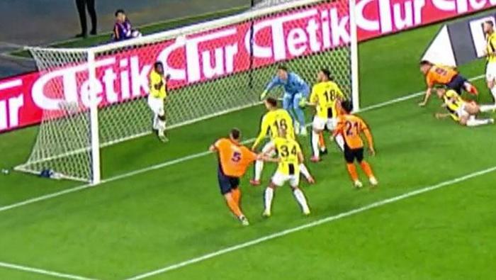 Başakşehir - Fenerbahçe maçına vuran an! Trio ekibi noktayı koydu: 'Bundan daha iyi kanıt yok!' 39 Başakşehir - Fenerbahçe maçına vuran an! Trio ekibi noktayı koydu: 'Bundan daha iyi kanıt yok!'- Futbol