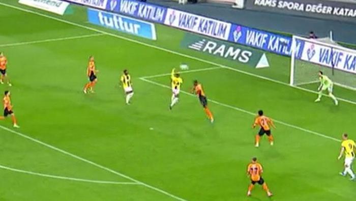 Başakşehir - Fenerbahçe maçına vuran an! Trio ekibi noktayı koydu: 'Bundan daha iyi kanıt yok!' 50 Başakşehir - Fenerbahçe maçına vuran an! Trio ekibi noktayı koydu: 'Bundan daha iyi kanıt yok!'- Futbol
