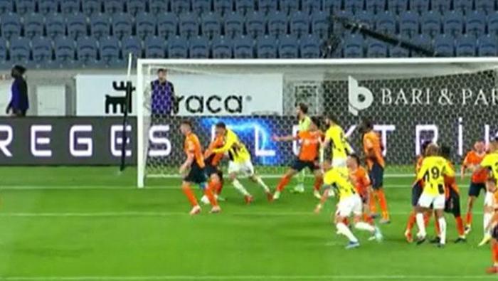 Başakşehir - Fenerbahçe maçına vuran an! Trio ekibi noktayı koydu: 'Bundan daha iyi kanıt yok!' 44 Başakşehir - Fenerbahçe maçına vuran an! Trio ekibi noktayı koydu: 'Bundan daha iyi kanıt yok!'- Futbol