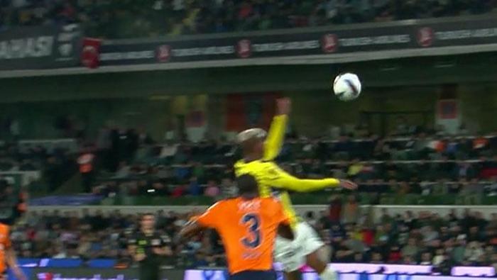 Başakşehir - Fenerbahçe maçına vuran an! Trio ekibi noktayı koydu: 'Bundan daha iyi kanıt yok!' 51 Başakşehir - Fenerbahçe maçına vuran an! Trio ekibi noktayı koydu: 'Bundan daha iyi kanıt yok!'- Futbol