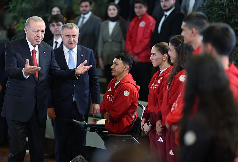 Başkan Recep Tayyip Erdoğan gençler ve milli sporcularla bir araya geldi- Diğer Haberler