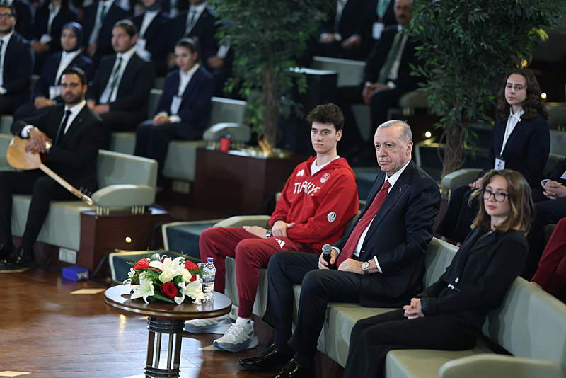 Başkan Recep Tayyip Erdoğan gençler ve milli sporcularla bir araya geldi- Diğer Haberler