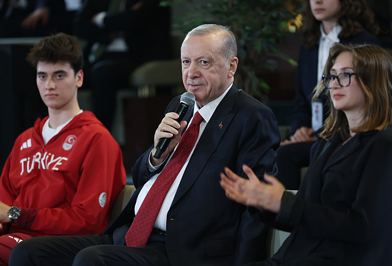 Başkan Recep Tayyip Erdoğan gençler ve milli sporcularla bir araya geldi- Diğer Haberler