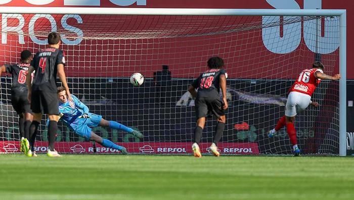Benfica taraftarlarının Kerem Aktürkoğlu kavgası! Şampiyonluk gitti ortam gerildi: Çocuğu suçlamak kolay! 19 Benfica taraftarlarının Kerem Aktürkoğlu kavgası! Şampiyonluk gitti ortam gerildi: Çocuğu suçlamak kolay!- Futbol