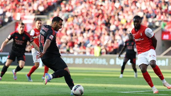 Benfica taraftarlarının Kerem Aktürkoğlu kavgası! Şampiyonluk gitti ortam gerildi: Çocuğu suçlamak kolay! 20 Benfica taraftarlarının Kerem Aktürkoğlu kavgası! Şampiyonluk gitti ortam gerildi: Çocuğu suçlamak kolay!- Futbol