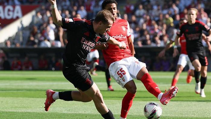 Benfica taraftarlarının Kerem Aktürkoğlu kavgası! Şampiyonluk gitti ortam gerildi: Çocuğu suçlamak kolay! 22 Benfica taraftarlarının Kerem Aktürkoğlu kavgası! Şampiyonluk gitti ortam gerildi: Çocuğu suçlamak kolay!- Futbol