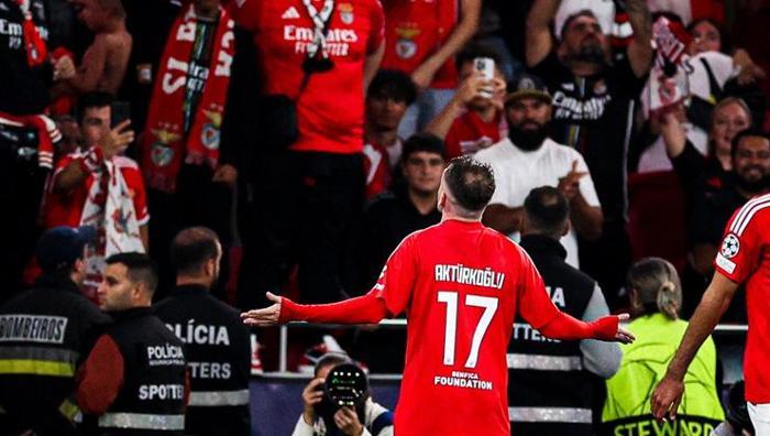 Benfica taraftarlarının Kerem Aktürkoğlu kavgası! Şampiyonluk gitti ortam gerildi: Çocuğu suçlamak kolay! 23 Benfica taraftarlarının Kerem Aktürkoğlu kavgası! Şampiyonluk gitti ortam gerildi: Çocuğu suçlamak kolay!- Futbol