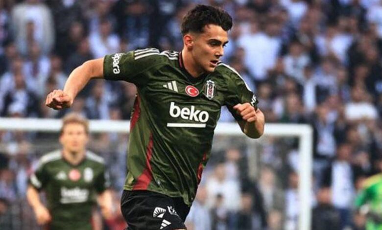 Beşiktaş'ın genç yıldızı Mustafa Erhan Hekimoğlu: 'Bize çok şey katıyor' 11 Beşiktaş'ın genç yıldızı Mustafa Erhan Hekimoğlu: 'Bize çok şey katıyor'- Futbol