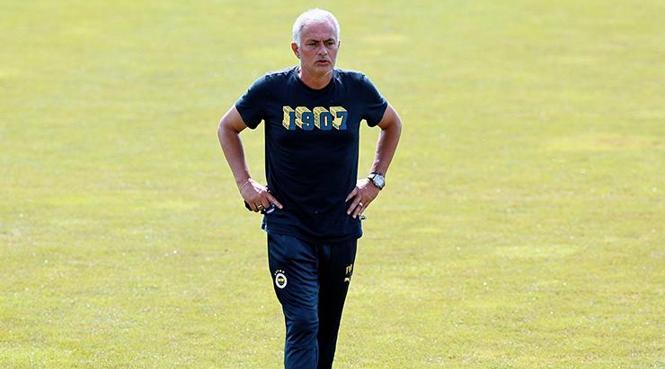 CANLI | Fenerbahçe'nin eski yöneticisi Mahmut Uslu'dan adaylık açıklaması: 'Başkanlıksa başkanlık!' Ali Koç'a eleştiri: 'Beceremedin, gitmelisin!' Dikkat çeken Aziz Yıldırım, Galatasaray ve Victor Osimhen sözleri... 27 CANLI | Fenerbahçe'nin eski yöneticisi Mahmut Uslu'dan adaylık açıklaması: 'Başkanlıksa başkanlık!' Ali Koç'a eleştiri: 'Beceremedin, gitmelisin!' Dikkat çeken Aziz Yıldırım, Galatasaray ve Victor Osimhen sözleri...- Futbol