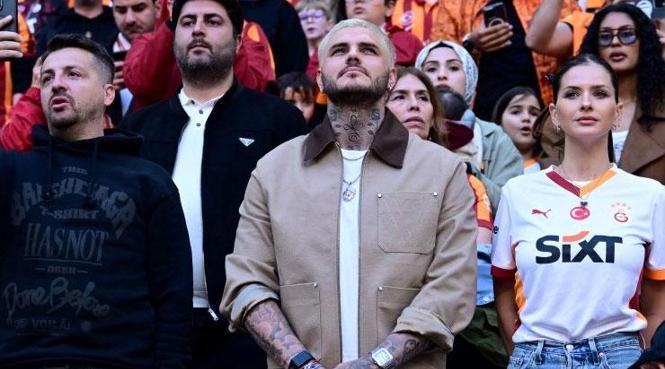 CANLI | Galatasaray Süper Lig'de 25. şampiyonluğunu kutluyor! Osimhen'den roman havası 24 CANLI | Galatasaray Süper Lig'de 25. şampiyonluğunu kutluyor! Osimhen'den roman havası- Futbol