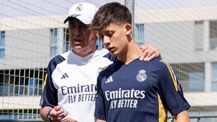 Carlo Ancelotti'den sürpriz Arda Güler açıklaması: 'Modric gibi!' El Clasico öncesi duyurdu... 25 Carlo Ancelotti'den sürpriz Arda Güler açıklaması: 'Modric gibi!' El Clasico öncesi duyurdu...- Futbol