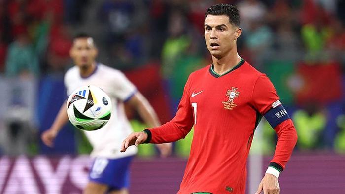 Cristiano Ronaldo, Türkiye'ye gelebilir! Süper Lig devi için İngilizlerden bomba iddia... 30 Cristiano Ronaldo, Türkiye'ye gelebilir! Süper Lig devi için İngilizlerden bomba iddia...- Futbol