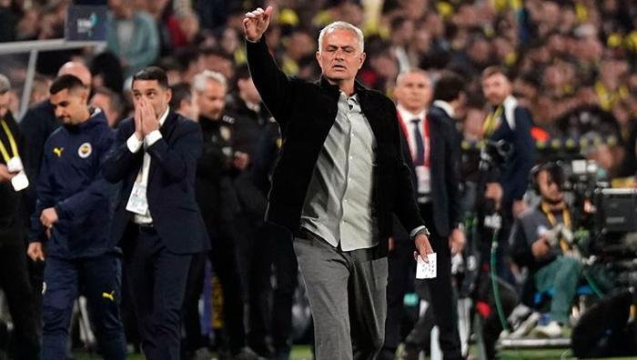 'Daha hızlı bir stoper gerekiyor dedim' Jose Mourinho'dan BBC'ye sürpriz itiraf: Harika bir başkan... 21 'Daha hızlı bir stoper gerekiyor dedim' Jose Mourinho'dan BBC'ye sürpriz itiraf: Harika bir başkan...- Futbol
