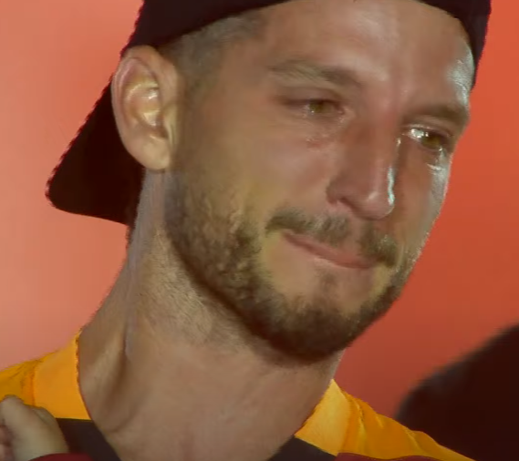 Dries Mertens ve ailesi taraftarlarla vedalaştı!- Futbol
