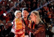 Dries Mertens ve ailesi taraftarlarla vedalaştı!- İtalya Serie A