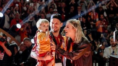 Dries Mertens ve ailesi taraftarlarla vedalaştı!- İtalya Serie A
