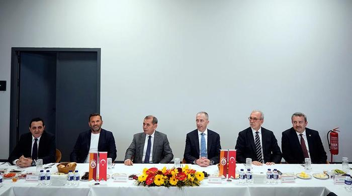 Dünyaca ünlü yıldız, Galatasaray'a bonservissiz geliyor! Yeşil ışık yaktı, büyük heyecan... 19 Dünyaca ünlü yıldız, Galatasaray'a bonservissiz geliyor! Yeşil ışık yaktı, büyük heyecan...- Futbol