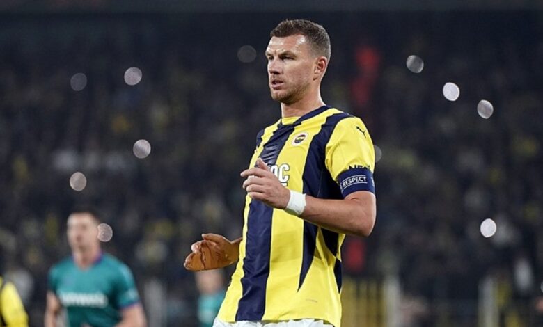 Edin Dzeko'dan derbi sonrası flaş paylaşım! 12 Edin Dzeko'dan derbi sonrası flaş paylaşım!- Fenerbahçe