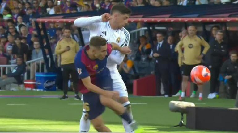 El Clasico'da hakem skandalı: VAR konuşmaları şoke etti! 'Neyse ki elle oynama'- Futbol