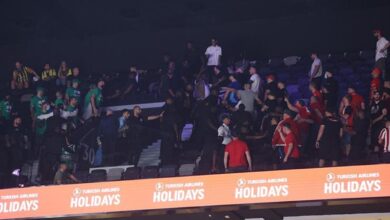EuroLeague'de üçüncülük maçı öncesi Olympiakos-Panathinaikos tribünleri karıştı- Ligler