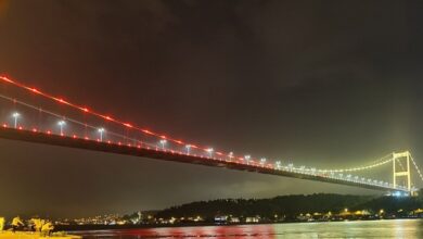Fatih Sultan Mehmet köprüsü Galatasaray için sarı-kırmızı renklerle ışıklandırıldı- Fenerbahçe