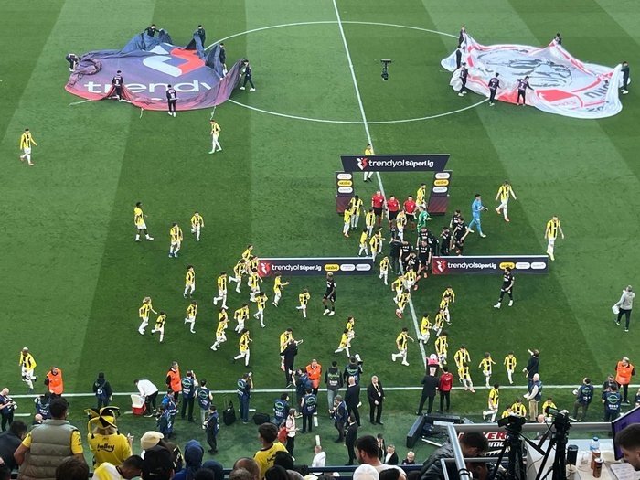 Fenerbahçe-Beşiktaş maçında futbolcular el sıkışmadı- Fenerbahçe