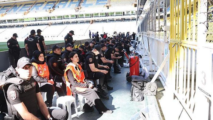 Fenerbahçe - Eyüpspor maçına damga vuran görüntü! Kadıköy boş kaldı 24 Fenerbahçe - Eyüpspor maçına damga vuran görüntü! Kadıköy boş kaldı- Futbol