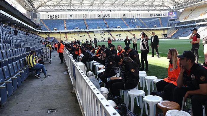 Fenerbahçe - Eyüpspor maçına damga vuran görüntü! Kadıköy boş kaldı 25 Fenerbahçe - Eyüpspor maçına damga vuran görüntü! Kadıköy boş kaldı- Futbol