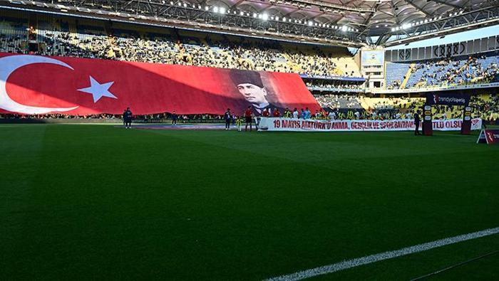 Fenerbahçe-Eyüpspor maçının ardından Jose Mourinho krizi: 'Havaya attığın paraların üzerinde...' Olay sözler! 35 Fenerbahçe-Eyüpspor maçının ardından Jose Mourinho krizi: 'Havaya attığın paraların üzerinde...' Olay sözler!- Futbol
