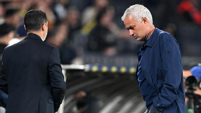 Fenerbahçe-Eyüpspor maçının ardından Jose Mourinho krizi: 'Havaya attığın paraların üzerinde...' Olay sözler! 28 Fenerbahçe-Eyüpspor maçının ardından Jose Mourinho krizi: 'Havaya attığın paraların üzerinde...' Olay sözler!- Futbol
