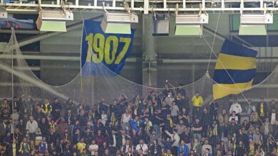 Fenerbahçe taraftarından Başakşehir deplasmanında yönetime protesto!- Futbol