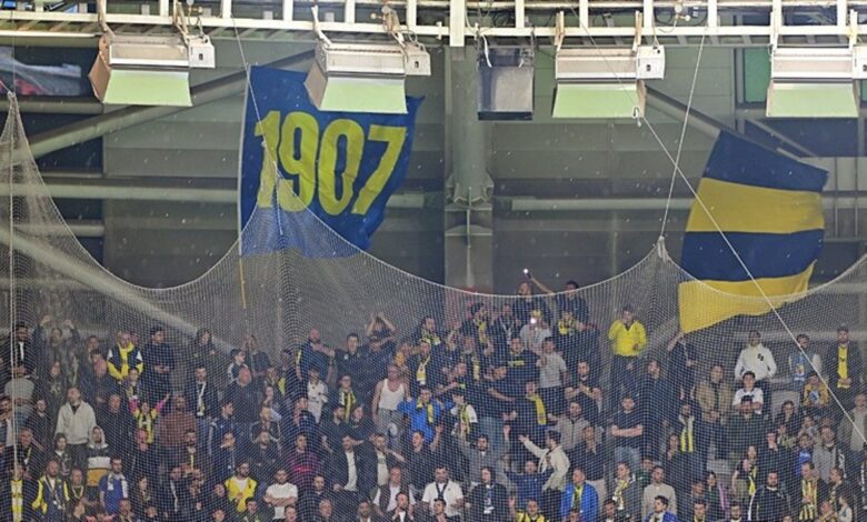 Fenerbahçe taraftarından Başakşehir deplasmanında yönetime protesto! 11 Fenerbahçe taraftarından Başakşehir deplasmanında yönetime protesto!- Basketbol
