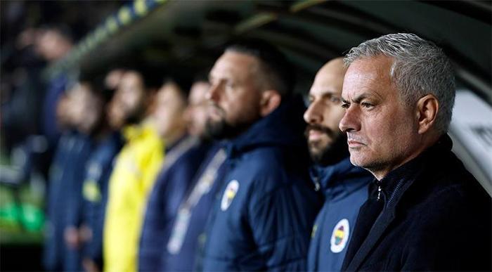 Fenerbahçe'de ayrılık! Devre arası gelmişti hayal kırıklığı yarattı 19 Fenerbahçe'de ayrılık! Devre arası gelmişti hayal kırıklığı yarattı- Futbol