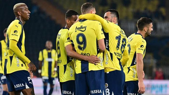 Fenerbahçe'de ayrılık iddiası: Ezeli rakibin elinden alınmıştı, yeni takımı belli oluyor 19 Fenerbahçe'de ayrılık iddiası: Ezeli rakibin elinden alınmıştı, yeni takımı belli oluyor- Futbol