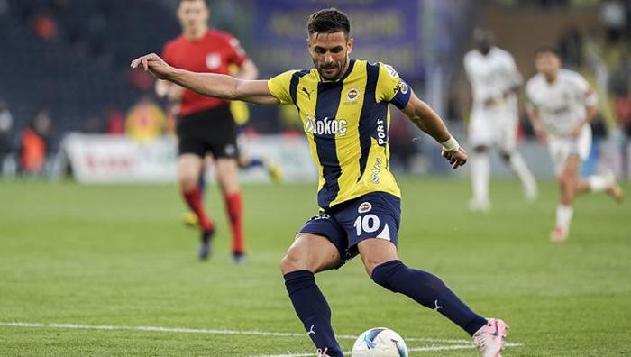 Fenerbahçe'de ayrılık iddiası: Ezeli rakibin elinden alınmıştı, yeni takımı belli oluyor 23 Fenerbahçe'de ayrılık iddiası: Ezeli rakibin elinden alınmıştı, yeni takımı belli oluyor- Futbol