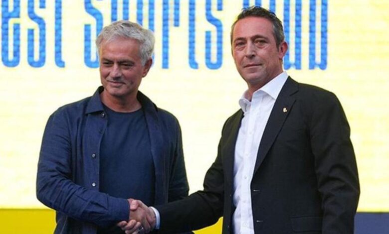 Fenerbahçe'de çok beklenen an geldi: Ali Koç ile Mourinho görüşmesi! işleri çıkmaza süren madde... 12 Fenerbahçe'de çok beklenen an geldi: Ali Koç ile Mourinho görüşmesi! işleri çıkmaza süren madde...- Futbol