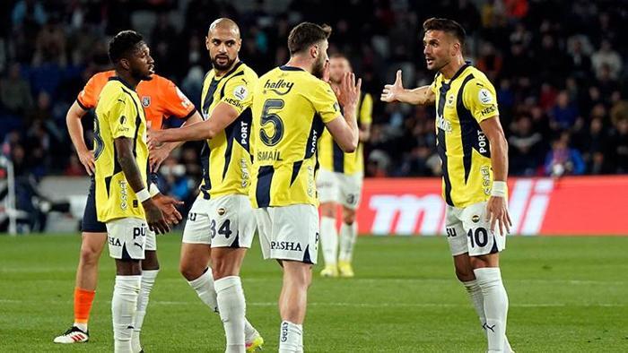 Fenerbahçe'de Dusan Tadic, Talisca'nın üzerine yürüdü! Ortam gerildi 19 Fenerbahçe'de Dusan Tadic, Talisca'nın üzerine yürüdü! Ortam gerildi- Futbol