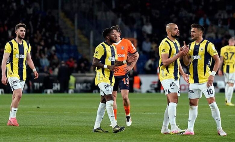 Fenerbahçe'de Dusan Tadic, Talisca'nın üzerine yürüdü! Ortam gerildi 15 Fenerbahçe'de Dusan Tadic, Talisca'nın üzerine yürüdü! Ortam gerildi- Futbol