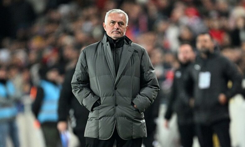 Fenerbahçe'de Jose Mourinho için flaş karar! Eğer Beşiktaş'ı yenemezse... 15 Fenerbahçe'de Jose Mourinho için flaş karar! Eğer Beşiktaş'ı yenemezse...- Fenerbahçe