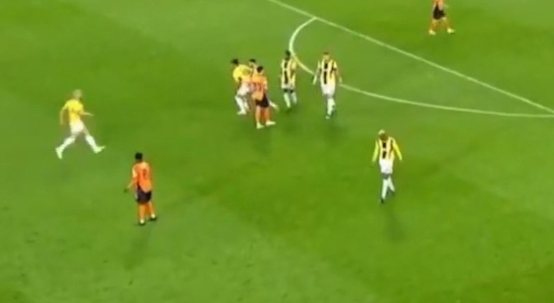 Fenerbahçe'de Talisca ile Tadic saha içinde gerginlik yaşadı!- Fenerbahçe
