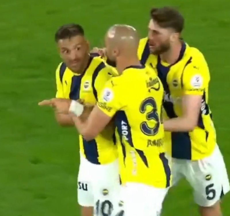 Fenerbahçe'de Talisca ile Tadic saha içinde gerginlik yaşadı!- Fenerbahçe