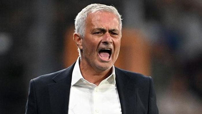 Fenerbahçe'de taşlar yerinden oynuyor! Osimhen, Jose Mourinho'nun kaderiyle oynadı | Sıcak gelişme: Karar verildi 20 Fenerbahçe'de taşlar yerinden oynuyor! Osimhen, Jose Mourinho'nun kaderiyle oynadı | Sıcak gelişme: Karar verildi- Futbol